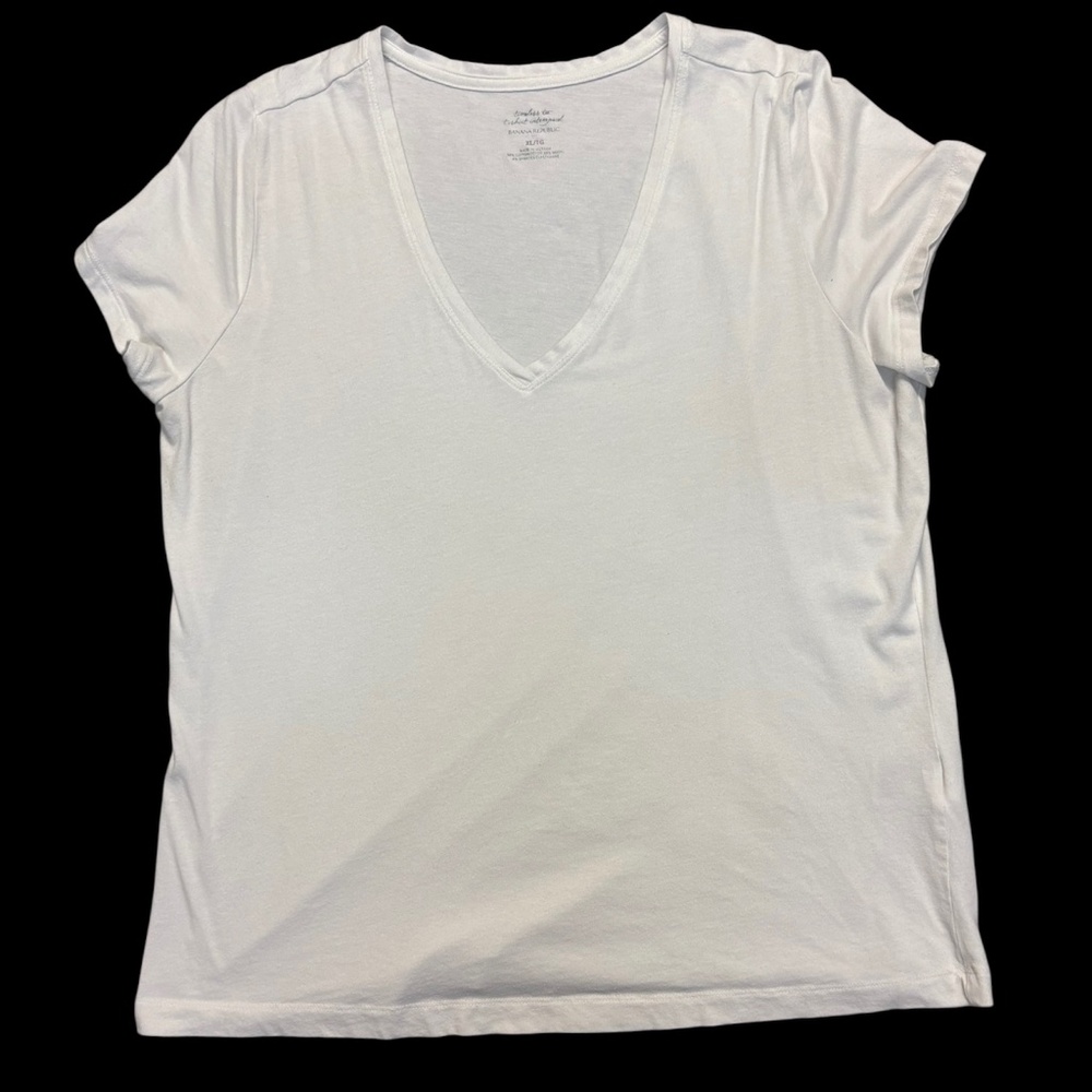Banana Republic Timeless V-Neck T-Shirt. XL